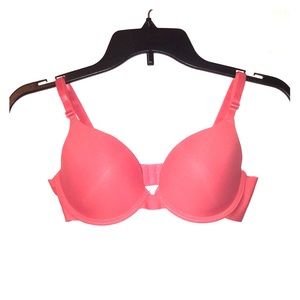 I’m selling this pink bra!